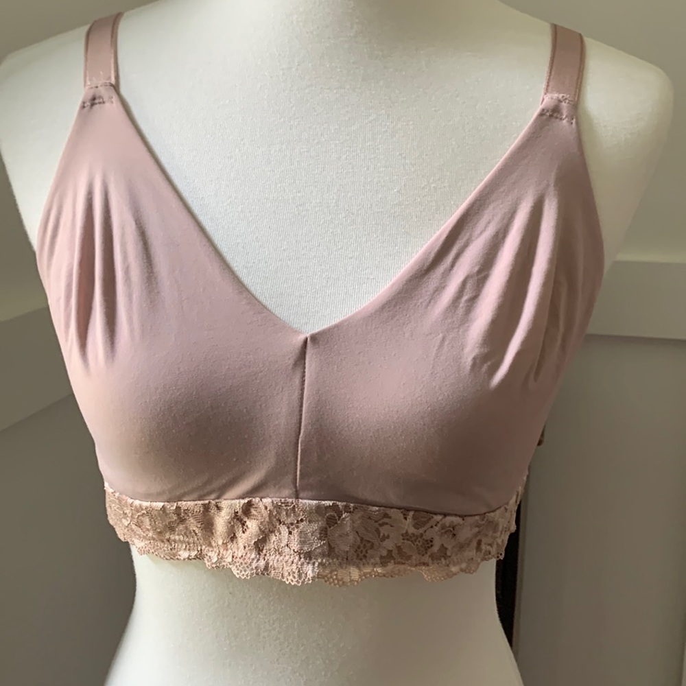 Soma BNWOT embraceable wireless Unlined Lace bra. Size is large & tan